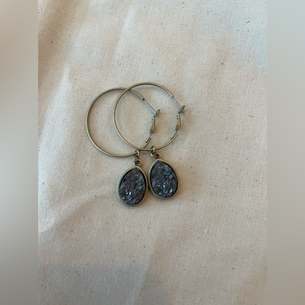 Hoop earrings with druzy detail